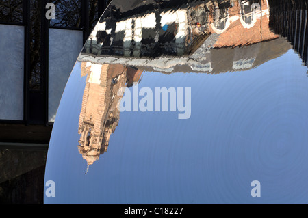 Reflexion im Himmel Spiegel, Nottingham, England, UK Stockfoto