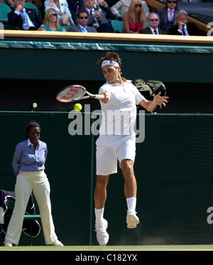 Roger Federer, Schweiz, Cams von Pete Sampras und Rod Laver, Björn Borg während in Aktion während seiner fünf-Satz-Sieg Stockfoto