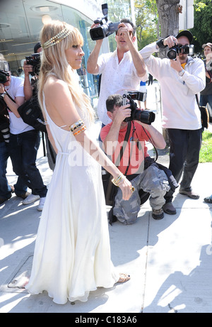 Schwangere Nicole Richie im Store auf der Melrose Avenue Kitson anlässlich des Starts von ihrem House of Harlow 1960 Schmucklinie. Los Stockfoto