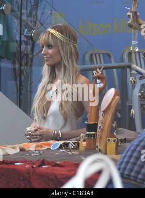 Schwangere Nicole Richie im Store auf der Melrose Avenue Kitson anlässlich des Starts von ihrem House of Harlow 1960 Schmucklinie. Los Stockfoto