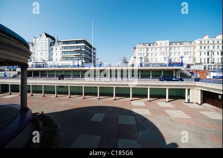 Elegante Architektur der 1930er Jahre Eastbourne Musikpavillon an der Küste von der Kurstadt in East Sussex Stockfoto