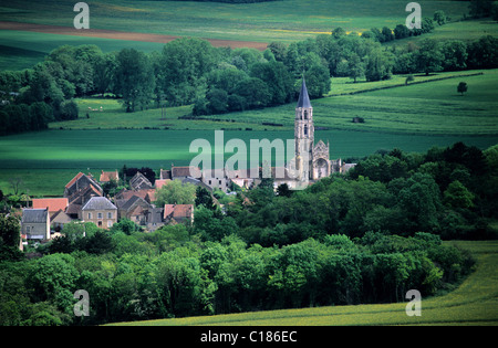 Frankreich, Yonne, Saint Pere Sous Vezelay Dorf mit Blick auf Vezelay Ort Stockfoto