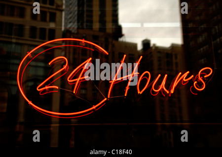 Neonschild mit der Aufschrift rund um die Uhr, New York City, USA Stockfoto