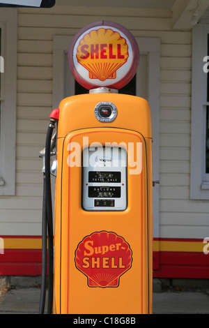 Zapfsäule an Soulsby Tankstelle auf der historischen Route 66, Mount Olive, Illlinois, USA Stockfoto