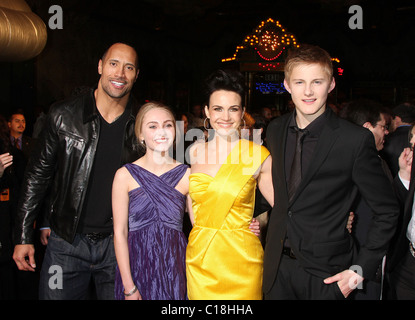 Carla Gugino, Dwayne Johnson, AnnaSophia Robb und Alexander Ludwig Premiere des "Race to Witch Mountain" am El Capitan statt Stockfoto