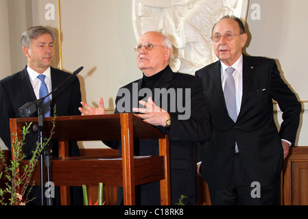 Klaus Wowereit, Mikhail Gorbachev, Hans Dietrich Genscher Empfang für das ehemalige Staatsoberhaupt der UdSSR zu Rotes Rathaus Stockfoto