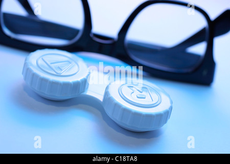 Contact Lens Case und Brille Stockfoto