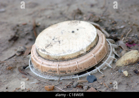 Eine Landmine ist eine explosive Waffe, Ziel (Person oder Fahrzeug) ausgelöst Stockfoto