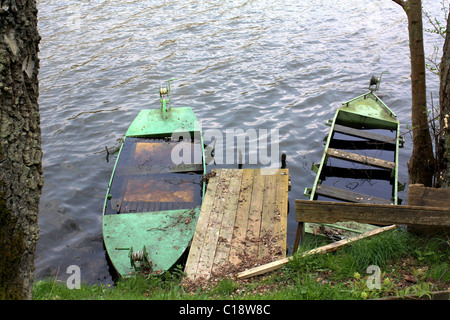 Alte Boote in einem Reservoir in Luxemburg in Europa Stockfoto