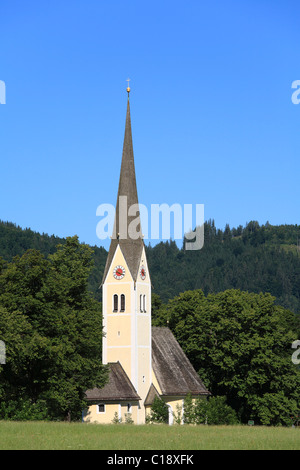 St. Leonhard-Kirche in Fischhausen von See Schliersee, Oberbayern, Deutschland, Europa Stockfoto