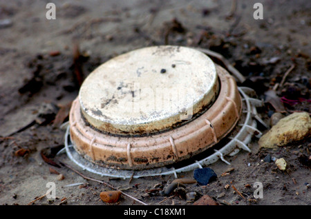 Eine Landmine ist eine explosive Waffe, Ziel (Person oder Fahrzeug) ausgelöst Stockfoto