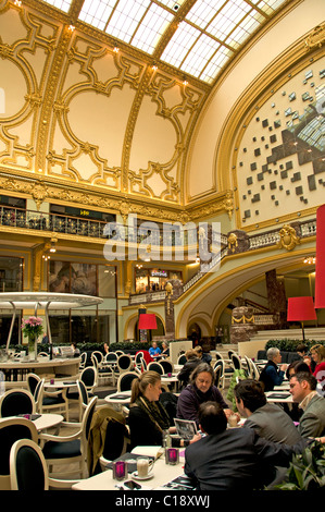 Stadsfeestzaal berühmte Antwerpen Belgien shopping mall Hotspot Restaurantbar und lounge-Bereich Meir Antwerpen Belgien Stockfoto