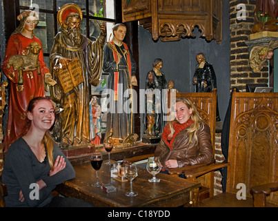 Antwerpen bar Het Elfde Gebod das elfte Gebot 400 heilige Bilder aus dem 16. Jahrhundert Kathedrale Café Belgien Stockfoto