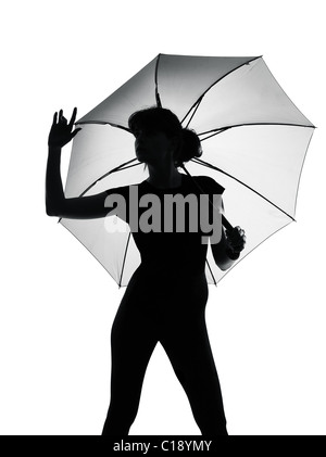 voller Länge Silhouette im Schatten einer jungen Frau mit offenen Regenschirm im Studio auf weißen Hintergrund isoliert Stockfoto
