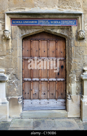 Tor zur Schola Linguarum Hebraicae et Graecae, Schola Geometriae et Arithmeticae, Schulen Viereck, Bodleian Library Oxford Stockfoto