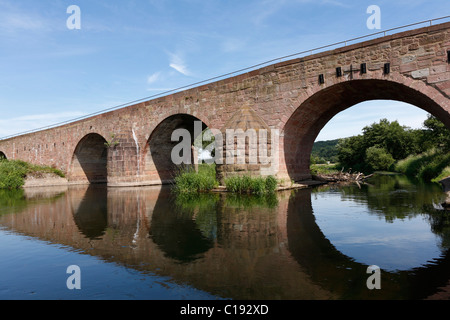 Alte Steinbrücke über den Fluss Werra in Vacha, Rhön, Thüringen, Deutschland, Europa Stockfoto