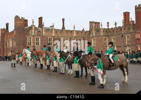 Rangers Association Pferdeparade der Chapel Royal, Hampton Court Palace für einen Dienst, Gründer Tag zu begehen Stockfoto