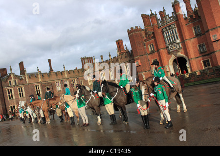 Rangers Association Pferdeparade der Chapel Royal, Hampton Court Palace für einen Dienst, Gründer Tag zu begehen Stockfoto