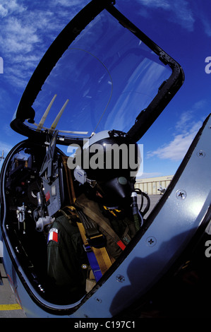 Frankreich Bouches du Rhone-Test-Piloten kämpfen neue Helm Gesamtübersicht® IBS Avionique (Mirage 2OOO) in die Army Air Force-Basis Stockfoto