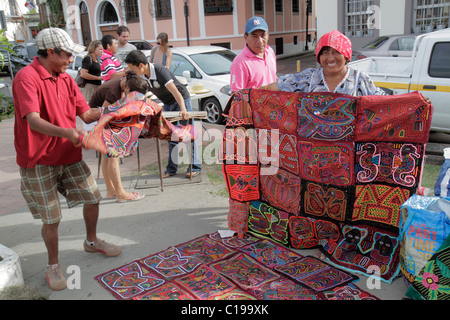 Panama, Lateinamerika, Mittelamerika, Panama City, Casco Viejo, San Feldérica, Souvenirs, Geschenke, Kuna Indianer, Mola, Shopping Shopper Shopper Shopper shoppen Geschäfte Marktmärkte m Stockfoto