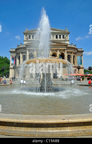 Lucae-Brunnen-Brunnen vor der alten Oper, alte Oper, Frankfurt, Hessen, Deutschland, Europa Stockfoto