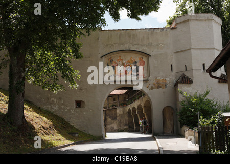 Maxtor-Tor mit Stadtmauer, Schongau, Pfaffenwinkel, Upper Bavaria, Bavaria, Germany, Europa Stockfoto