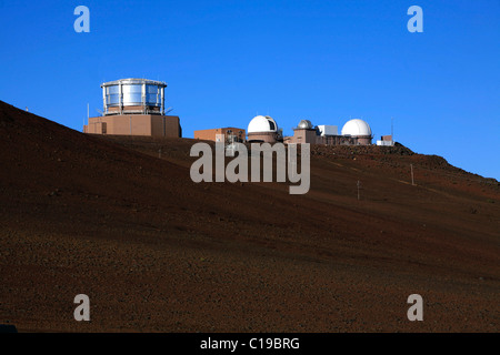 Science City mit Observatorien auf dem Gipfel des Haleakala Vulkan Haleakala National Park, Insel Maui, Hawaii, USA Stockfoto