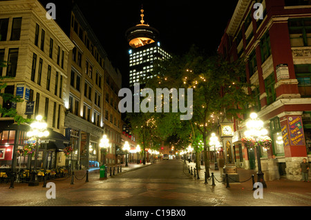 Vancouver Dampfuhr in Gastown, in den Rücken Harbour Centre Tower, Vancouver, Kanada Stockfoto