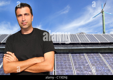 Grüne elektrische Energie solar Platten Mann Porträt Ökologie Stockfoto