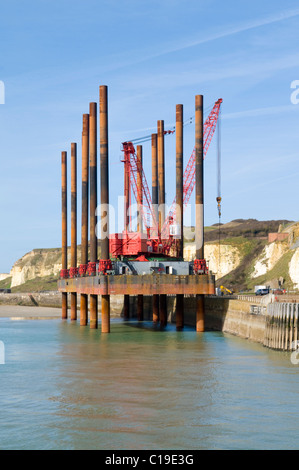 Karlissa-A und Karlissa B Jack-up-Lastkähne im Hafen von Newhaven Stockfoto