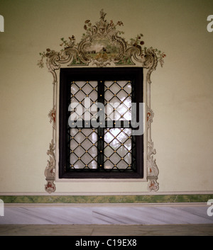 Reisen Fotografie - Die osmanischen Topkapi Palast in Istanbul in der Türkei im Nahen Osten Asien. Fenster Architektur Gebäude Geschichte Stockfoto