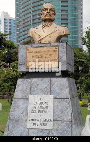 Panama, Lateinamerika, Mittelamerika, Panama City, Parque Urraca, Park, Statue, Büste, Miguel Grau, Geschenk, peruanischer Marineoffizier, Aufstand gegen Spanien, koloniale Hi Stockfoto