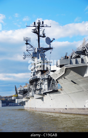 USS Intrepid (CV/CVA/CVS-11), bekannt als The Fighting "Ich", ist einer der 24 Flugzeugträger der Essex-Klasse während des zweiten Weltkrieges gebaut, Stockfoto