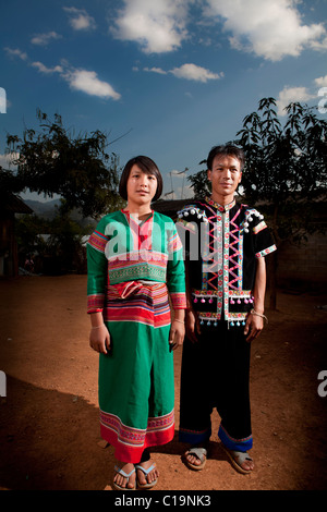 Nehmen Lahu paar Pose in They'er Village, Ban Huay Pong, Chiang Dao, Chiang Mai Stockfoto