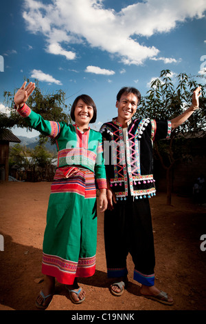 Nehmen Lahu paar Pose in They'er Village, Ban Huay Pong, Chiang Dao, Chiang Mai Stockfoto