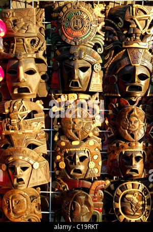 schöne mexikanische Holzmaske Handarbeit Holz Flächen Stockfoto