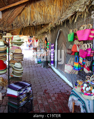 Kunsthandwerksmarkt in Mexiko Puerto Morelos Dorf Stockfoto