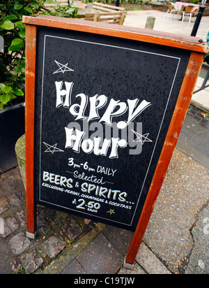 Happy Hour-Zeichen. Stockfoto