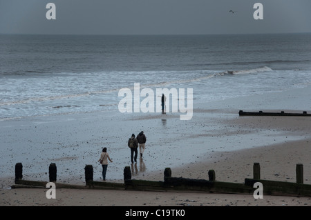 Cromer Beach an einem kalten misrable Winter-Nachmittag Stockfoto