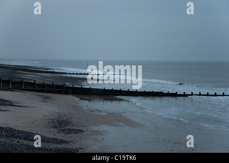 Cromer Beach an einem kalten misrable Winter-Nachmittag Stockfoto