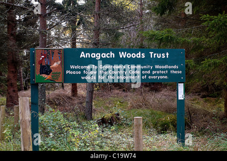 Eingangsschild in Anagach Woods, in der Nähe von Grantown auf Spey, Schottland. Stockfoto