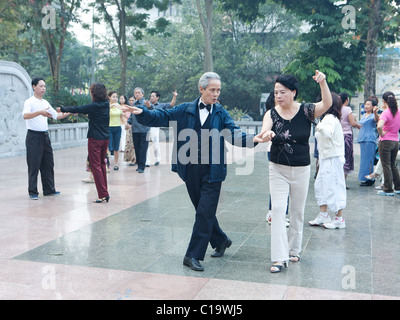 "Come dancing" in Hanoi Park, Hanoi, Vietnam Stockfoto