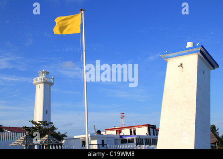 Puerto Morelos neue und alte geneigt Leuchttürme Mayan Riviera-Mexiko Stockfoto