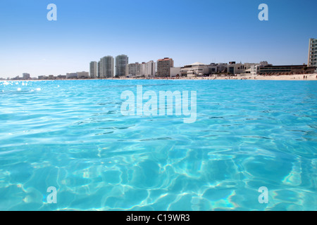 Cancun Strand-Blick vom türkisfarbenen Wasser der Karibik Urlaubsziel Stockfoto