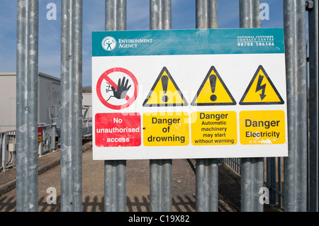 Leigh Sperrwerks am Fluss Medway Stockfoto