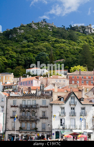 Blick auf die Burg von den Mauren Wahrzeichen befindet sich im Nationalpark von Sintra, Portugal Stockfoto