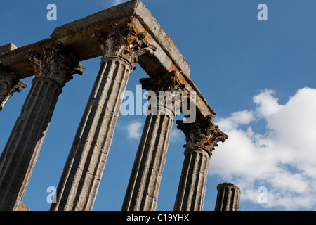 Detailansicht der Säulen der Tempel der Diana, befindet sich in Évora, Portugal. Stockfoto