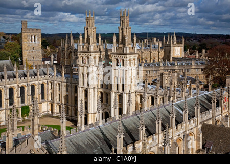 Luftaufnahme über All Souls College in Oxford, Oxfordshire, England, UK Stockfoto