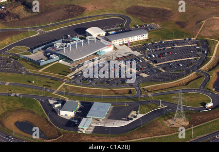 Eine Luftaufnahme des Norton Canes-Services auf die M6 Toll Road Stockfoto