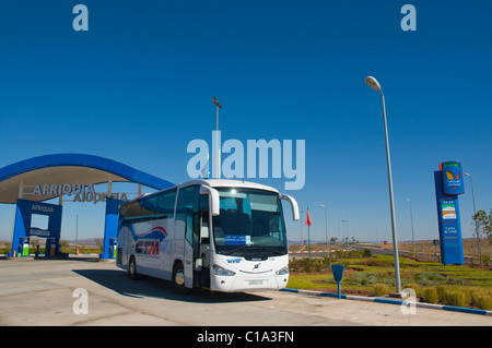 CTM Firma Langstrecken Bus an einer Raststätte Autobahn in der Nähe von Marrakesch zentralen Marokko in Nordafrika Stockfoto